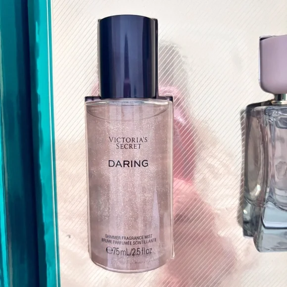 VICTORIA'S SECRET Daring Fragrance 3-Piece Gift Set - Picture 2 of 14